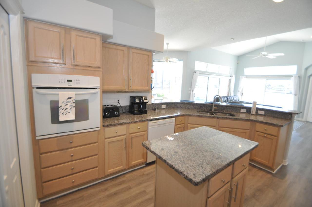Sunset Bay Beautiful Pool Home - Bring Your Boat Or Jet Ski - Canal With Dock- Sleeps 10 - 4 Bd Palm Coast Esterno foto