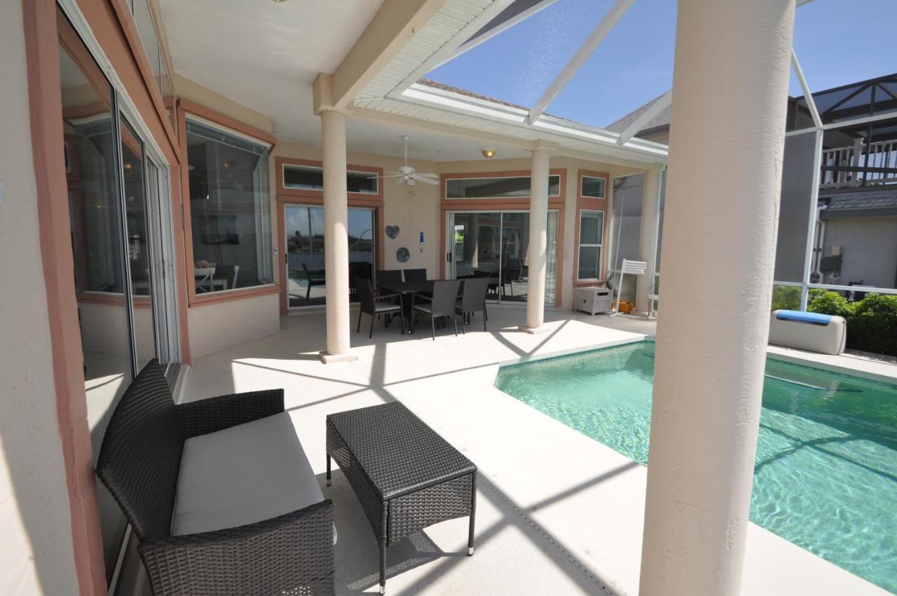 Sunset Bay Beautiful Pool Home - Bring Your Boat Or Jet Ski - Canal With Dock- Sleeps 10 - 4 Bd Palm Coast Esterno foto